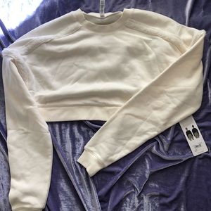 Brand new alo yoga cropped sweater